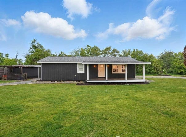 905 Holiday Ln, Coralville, IA 52241