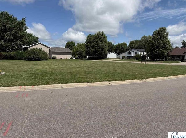 301 Hilton Drive, St. Clair, MN 56080