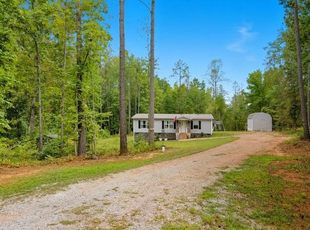 2057 Old Peach Tree Rd., Green Bay, VA 23942