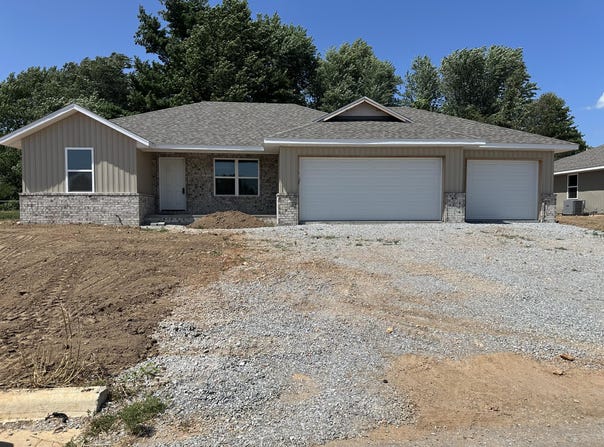 40 Whitley Lane, Monett, MO 65708
