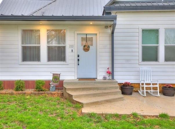 222 E Pecan Street, Coweta, OK 74429