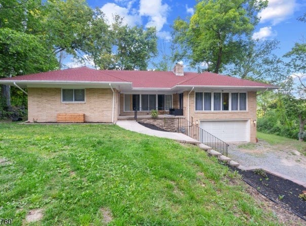 20 Bunn Rd, Hardyston Twp., NJ 07419-2606