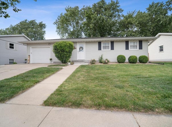 1812 Fort Jesse Road, Normal, IL 61761
