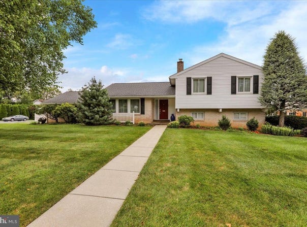 3057 MERRITT PARKWAY, READING, PA 19608