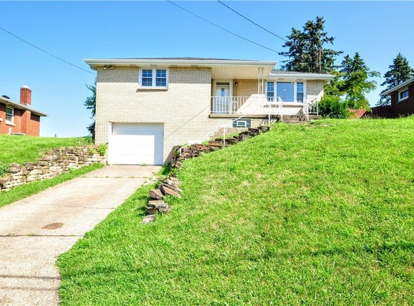 16 Jackson Dr, Monessen, PA 15062