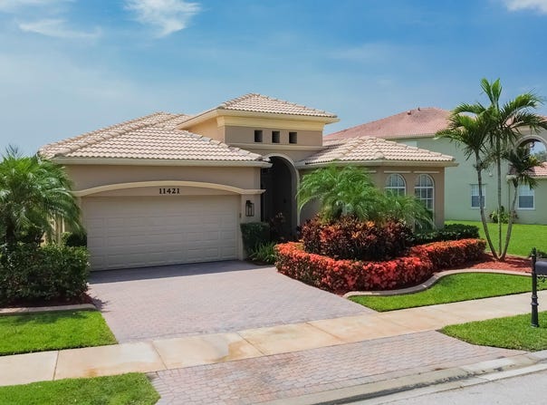 11421 SW Kingslake Circle, Port Saint Lucie, FL 34987