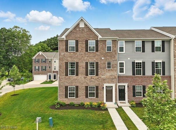 1184 Bean Lane, Akron, OH 44313