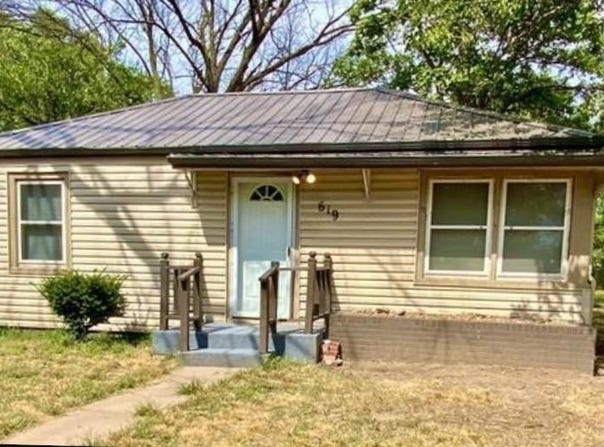619 Grandview St, Hutchinson, KS 67501