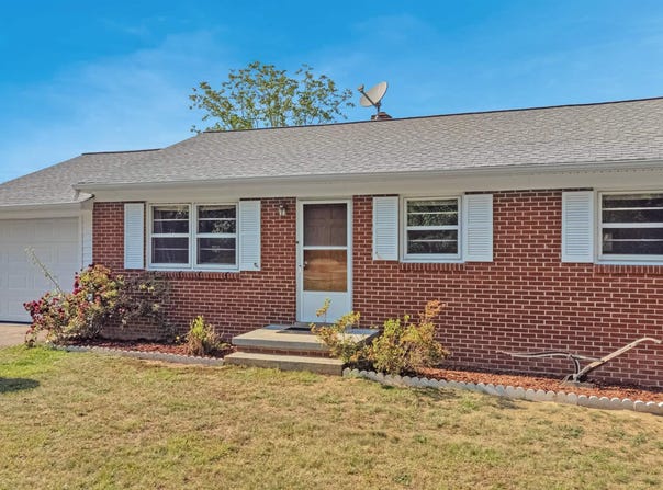 712 FREDERICKS HALL RD, BUMPASS, VA 23024