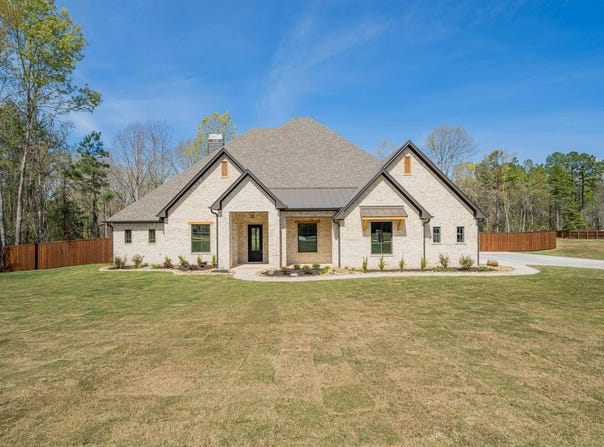 205 Thorn Briar Trail, Longview, TX 75602