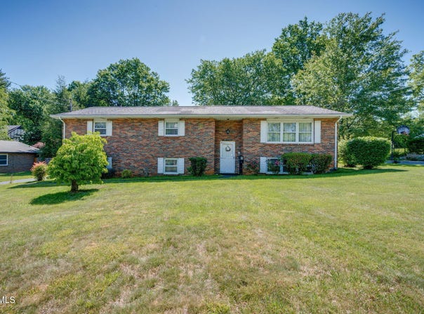 1021 Somerset Drive, Johnson City, TN 37604