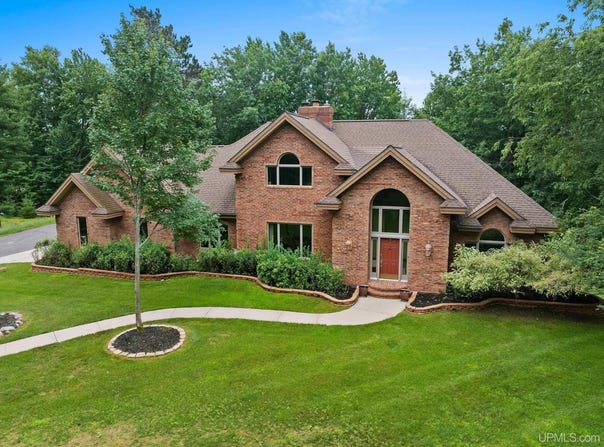 860 Evergreen, Kingsford, MI 49802