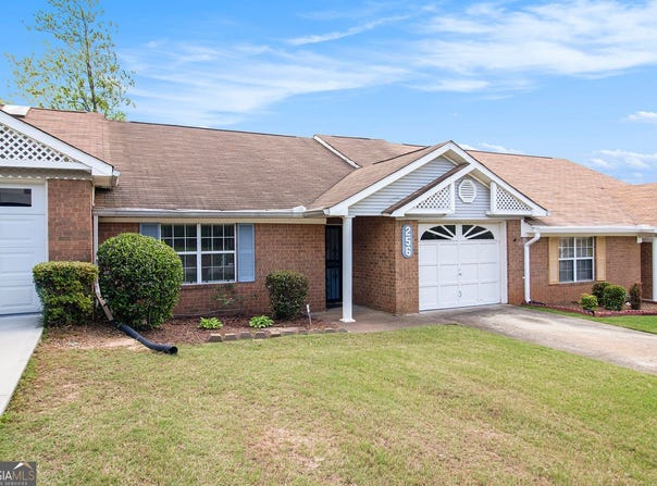 256 Olde Oaks, Riverdale, GA 30274
