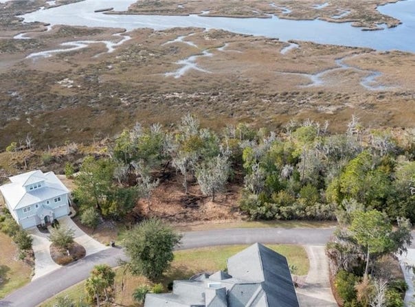 907 E Riverview Drive, St Marys, GA 31558