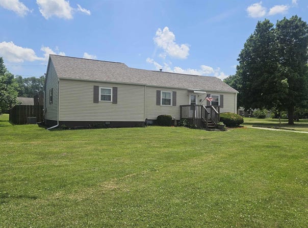 1050 W HICKORY, Canton, IL 61520