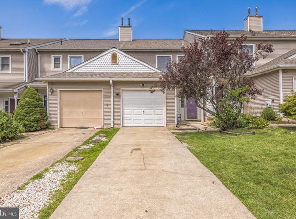 18 S MERRIMENT DRIVE, NEWARK, DE 19702