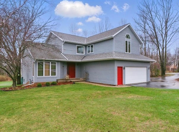 6139 N Shoreside Cir, Sturgeon Bay, WI 54235