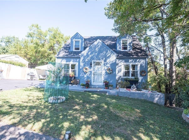 67 Ridge Rd, Braddock Hills, PA 15221