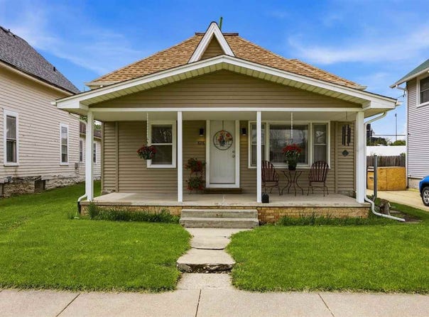 826 SW 10th St, CedarRapids, IA 52404
