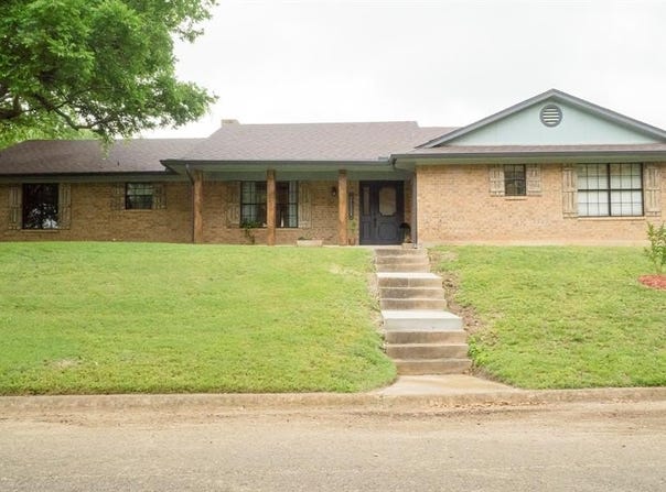 75 Delmore Drive, Hillsboro, TX 76645
