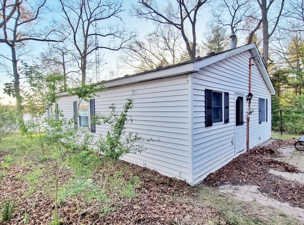 6581 N Evergreen Drive, White Cloud, MI 49349