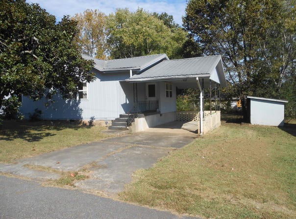 136 Third St, Clinton, AR 72031