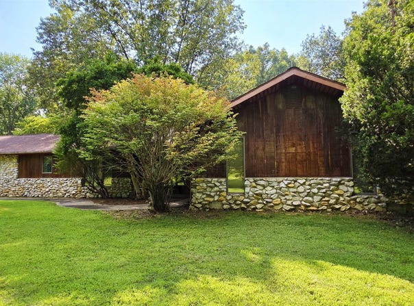 1673 County Road 1100 E, Carmi, IL 62821