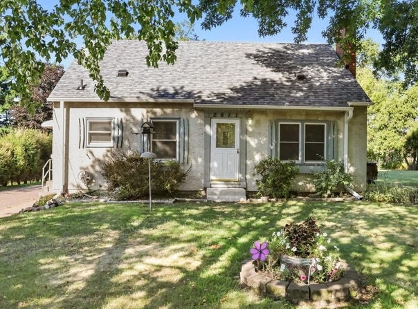 2811 Centerville Road, Little Canada, MN 55117