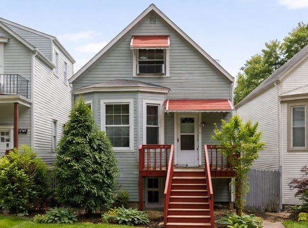 4136 N Sacramento Avenue, Chicago, IL 60618