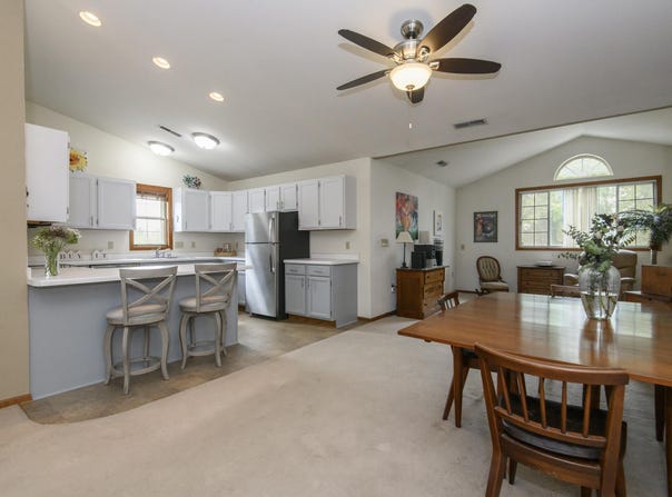 3910 S 92nd St, Milwaukee, WI 53228