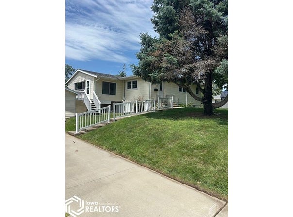 607 S 12th Street, Marshalltown, IA 50158