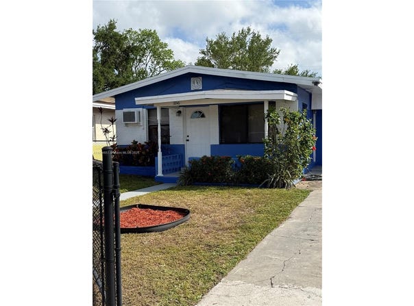 2246 Mcclellan St, Hollywood, FL 33020