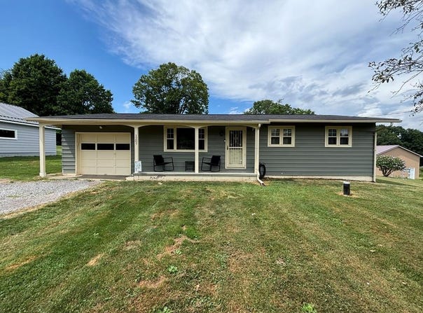 1207 Mercer Road, Franklin, PA 16323