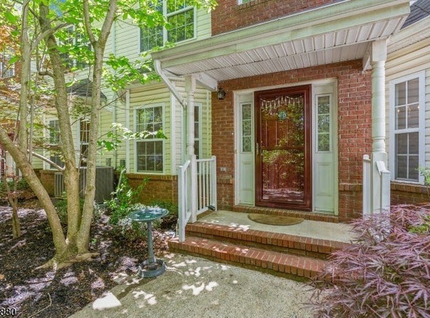 60 Forest Dr, Piscataway Twp., NJ 08854-2281