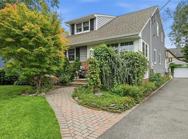 35 Reid Avenue, Rockville Centre, NY 11570