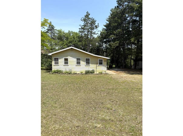 404 Lakeshore Drive, Avoca, WI 53506