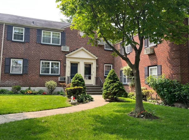 210-12 69th Ave, Bayside, NY 11364
