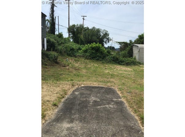 557 Greenway Avenue, South Charleston, WV 25309
