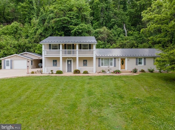 2586 PINE GROVE, STANLEY, VA 22851