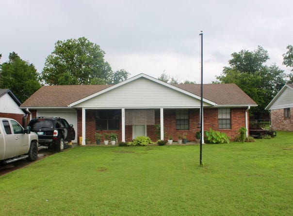 1932 Green Meadows Dr, McAlester, OK 74501