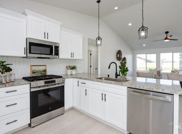 958 Sierra St, Vale, OR 97918