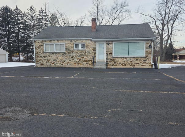 513 W BUTLER Avenue, CHALFONT, PA 18914