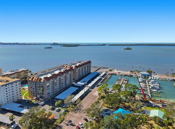 632 EDGEWATER Drive, DUNEDIN, FL 34698
