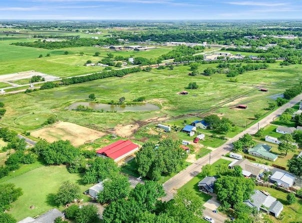 629 Broadway Street, Whitesboro, TX 76273