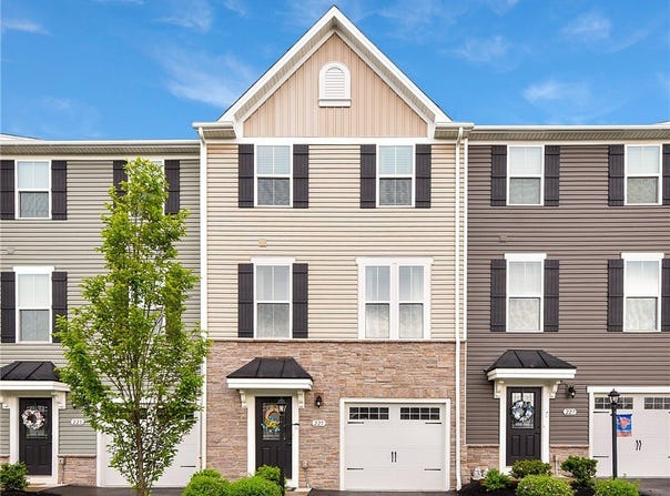 225 Chesna, Whitehall, PA 15234