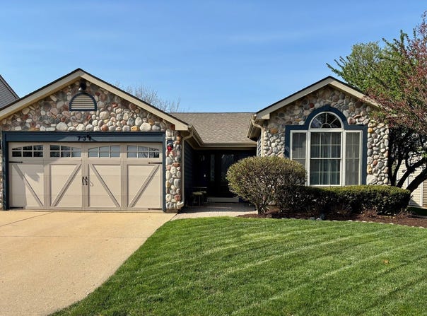 734 Bluejay Circle, Elk Grove Village, IL 60007