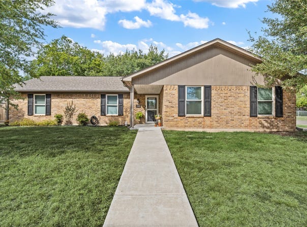 241 Crockett Lane, Hewitt, TX 76643
