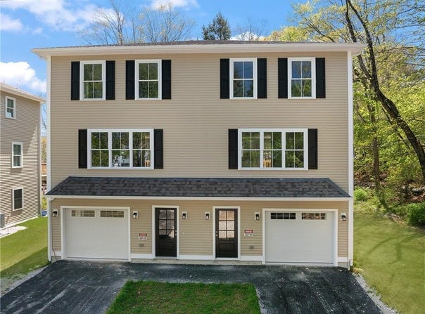 40 Farnum Pike, Smithfield, RI 02917