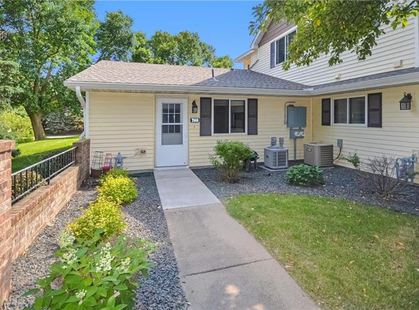7666 13th Street N, Oakdale, MN 55128