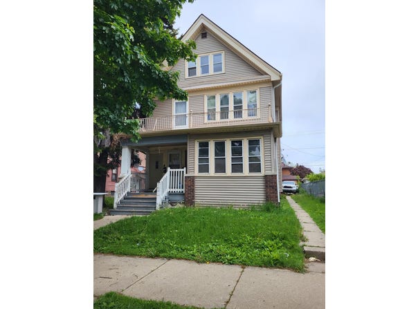 2018 S 28th St, Milwaukee, WI 53215